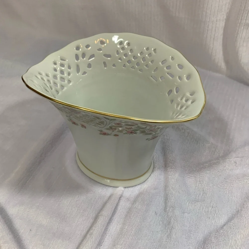 OSCAR DE LA RENTA ENGLISH GARDEN VASE